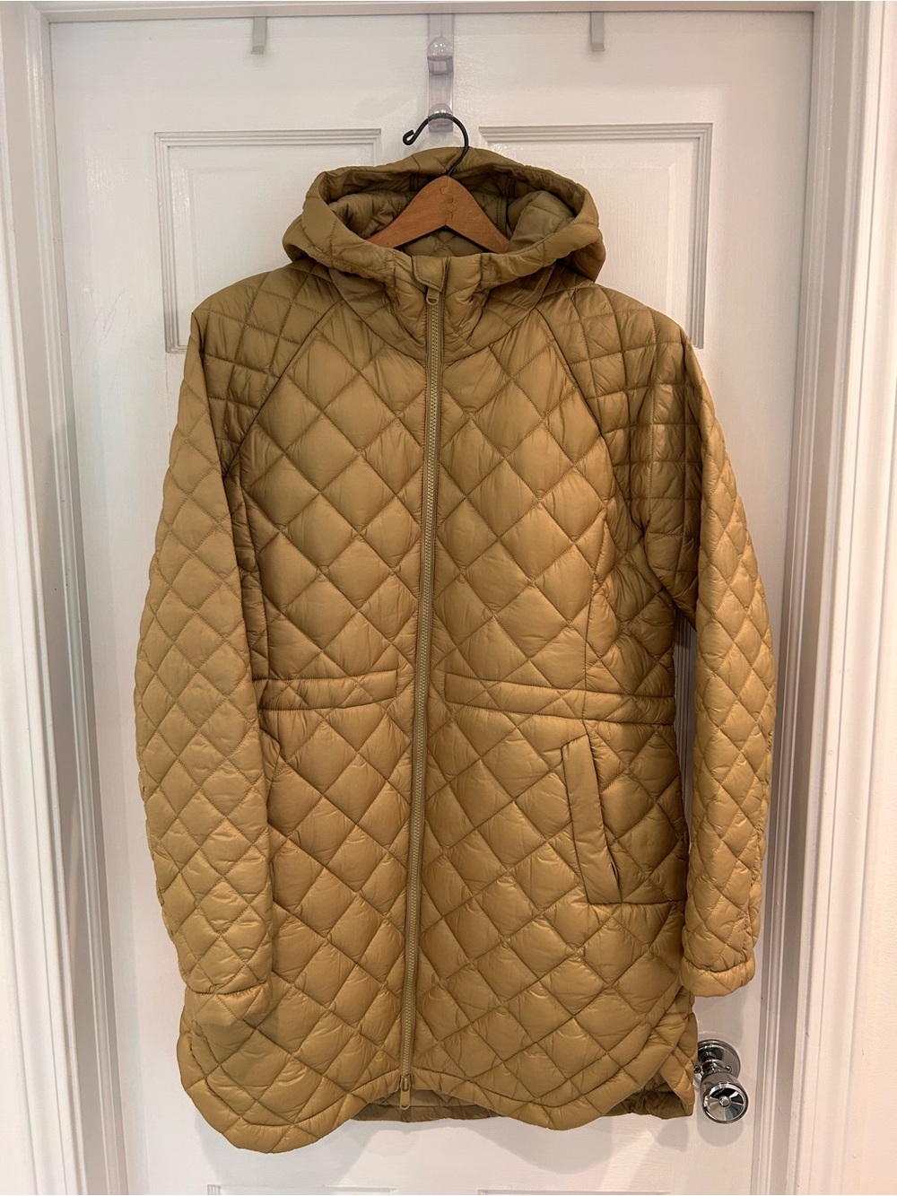 Athleta Whisper Featherless Hooded Puffer Coat in Serpentine/Camel